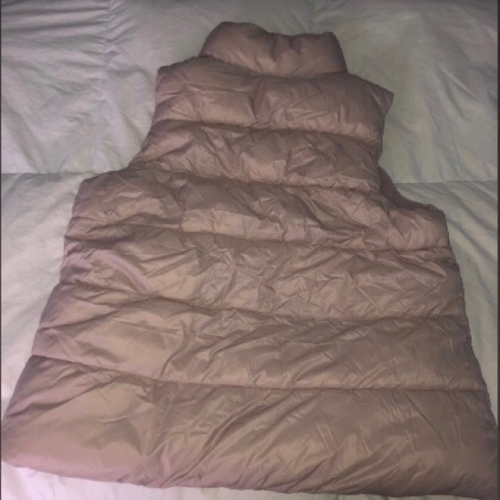 BRAND NEW WITH TAGS Old Navy L petite puffy vest